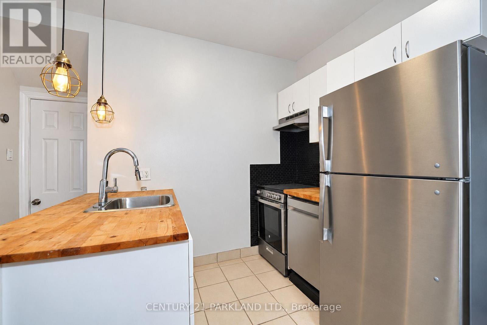 47 King Edward Avenue, Toronto (woodbine-lumsden), Ontario