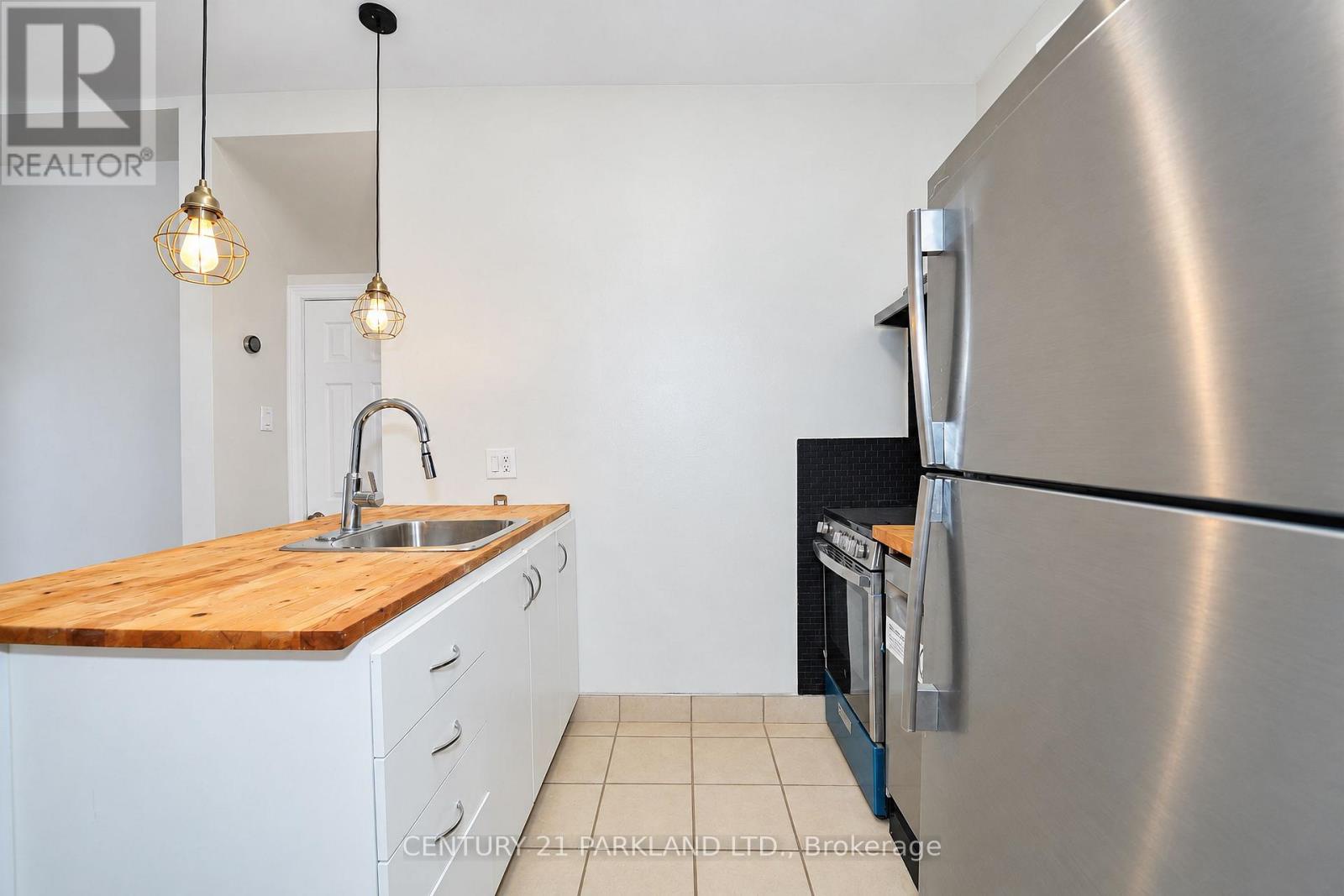 47 King Edward Avenue, Toronto (woodbine-lumsden), Ontario