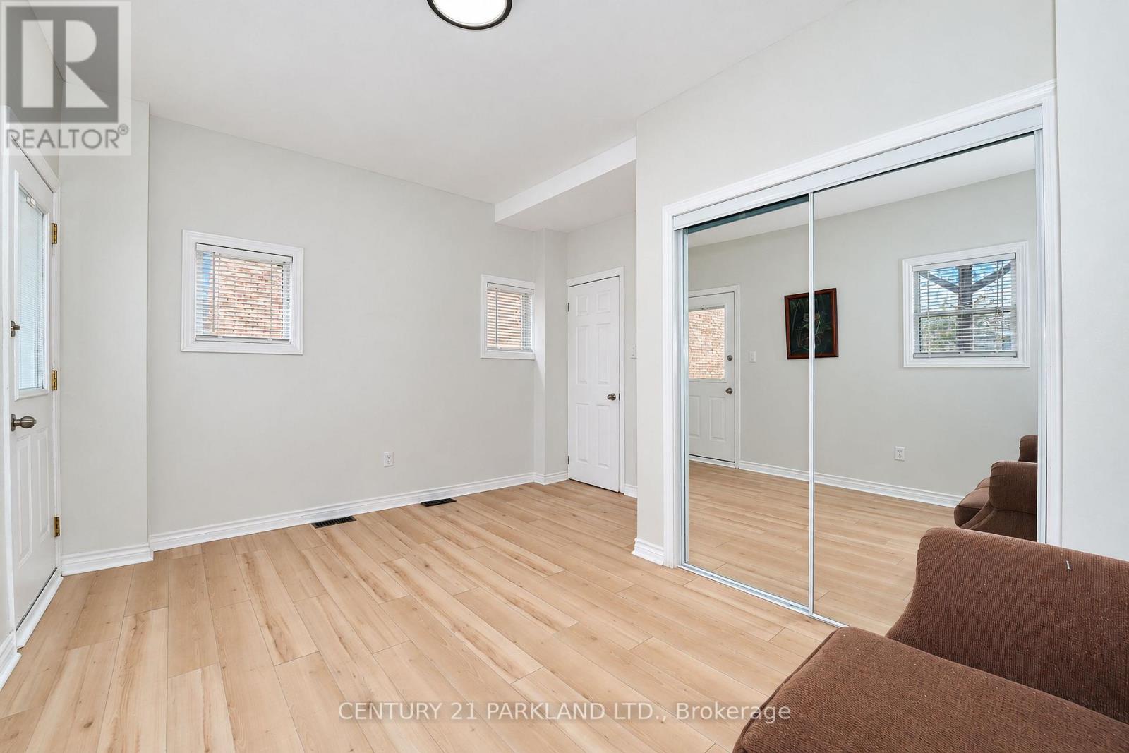47 King Edward Avenue, Toronto (woodbine-lumsden), Ontario