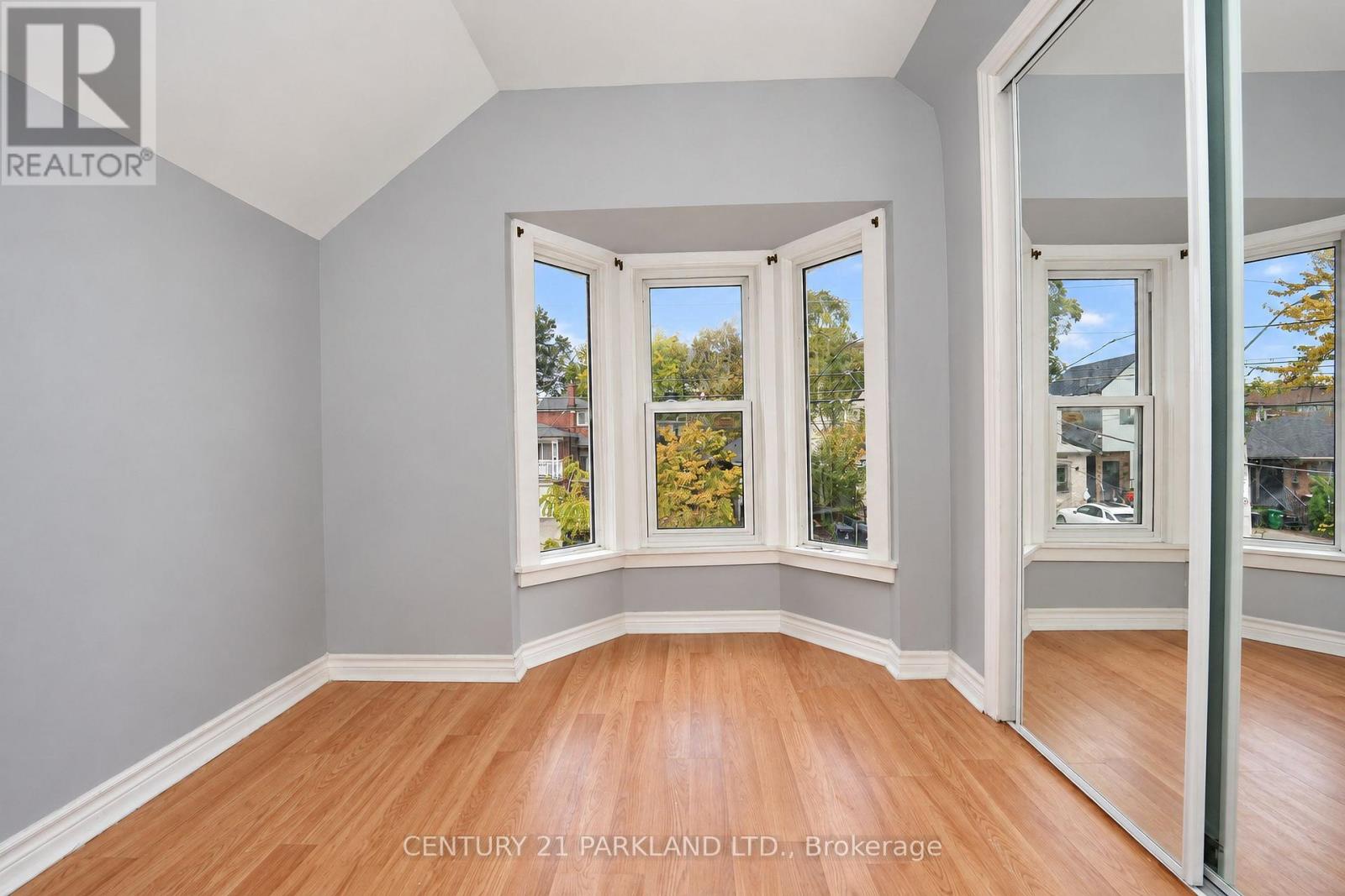 47 King Edward Avenue, Toronto (woodbine-lumsden), Ontario