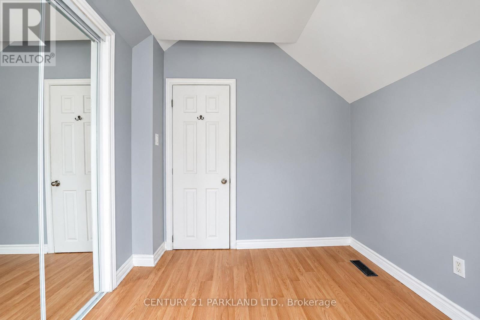 47 King Edward Avenue, Toronto (woodbine-lumsden), Ontario