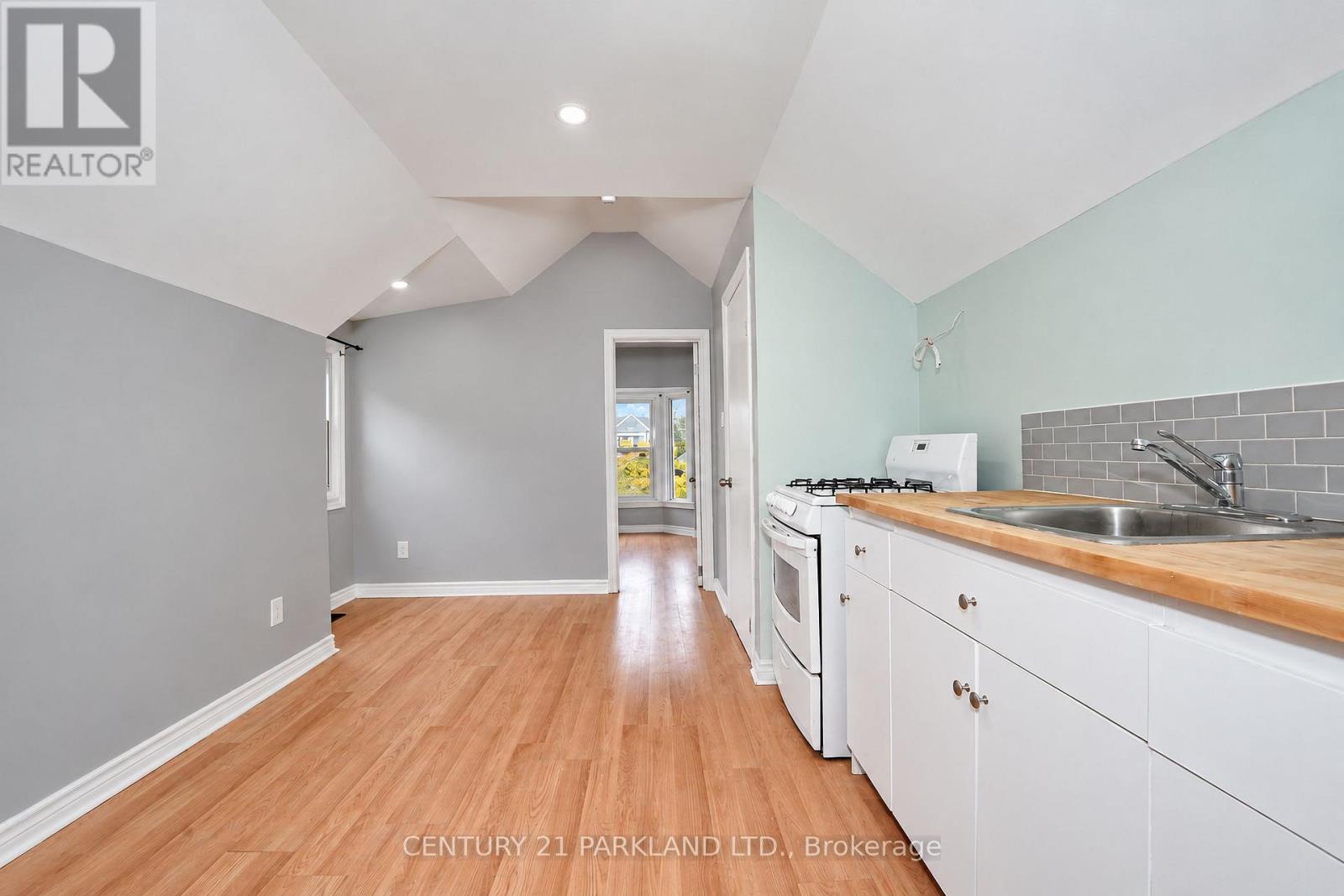 47 King Edward Avenue, Toronto (woodbine-lumsden), Ontario