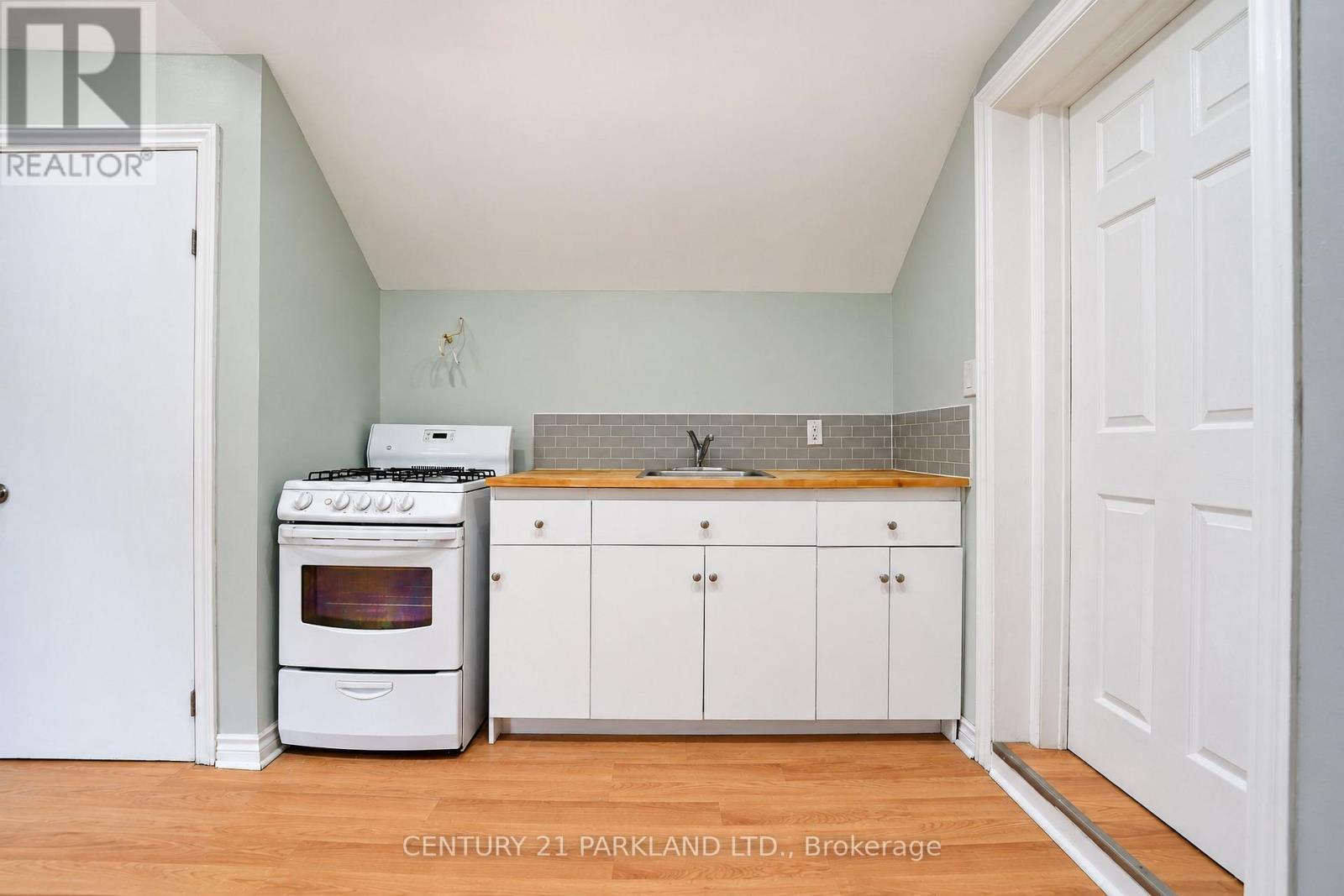 47 King Edward Avenue, Toronto (woodbine-lumsden), Ontario