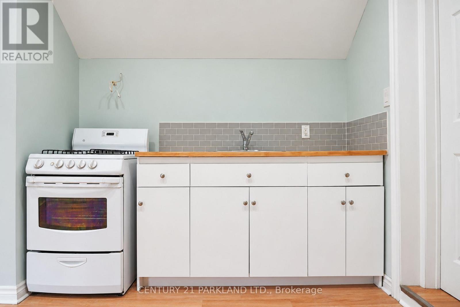 47 King Edward Avenue, Toronto (woodbine-lumsden), Ontario