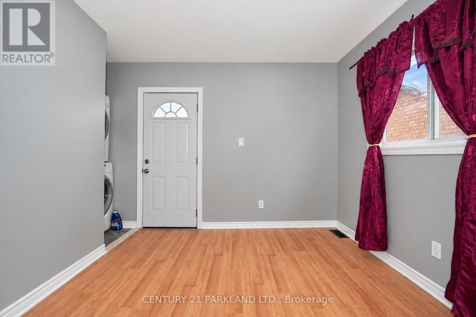 47 King Edward Avenue, Toronto (woodbine-lumsden), Ontario
