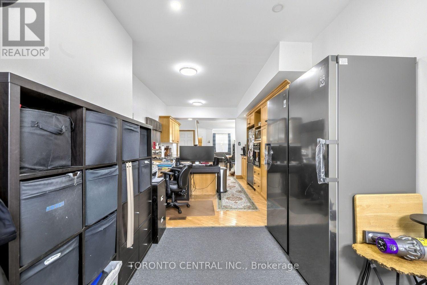 21 Chester Avenue, Toronto (playter Estates-danforth), Ontario