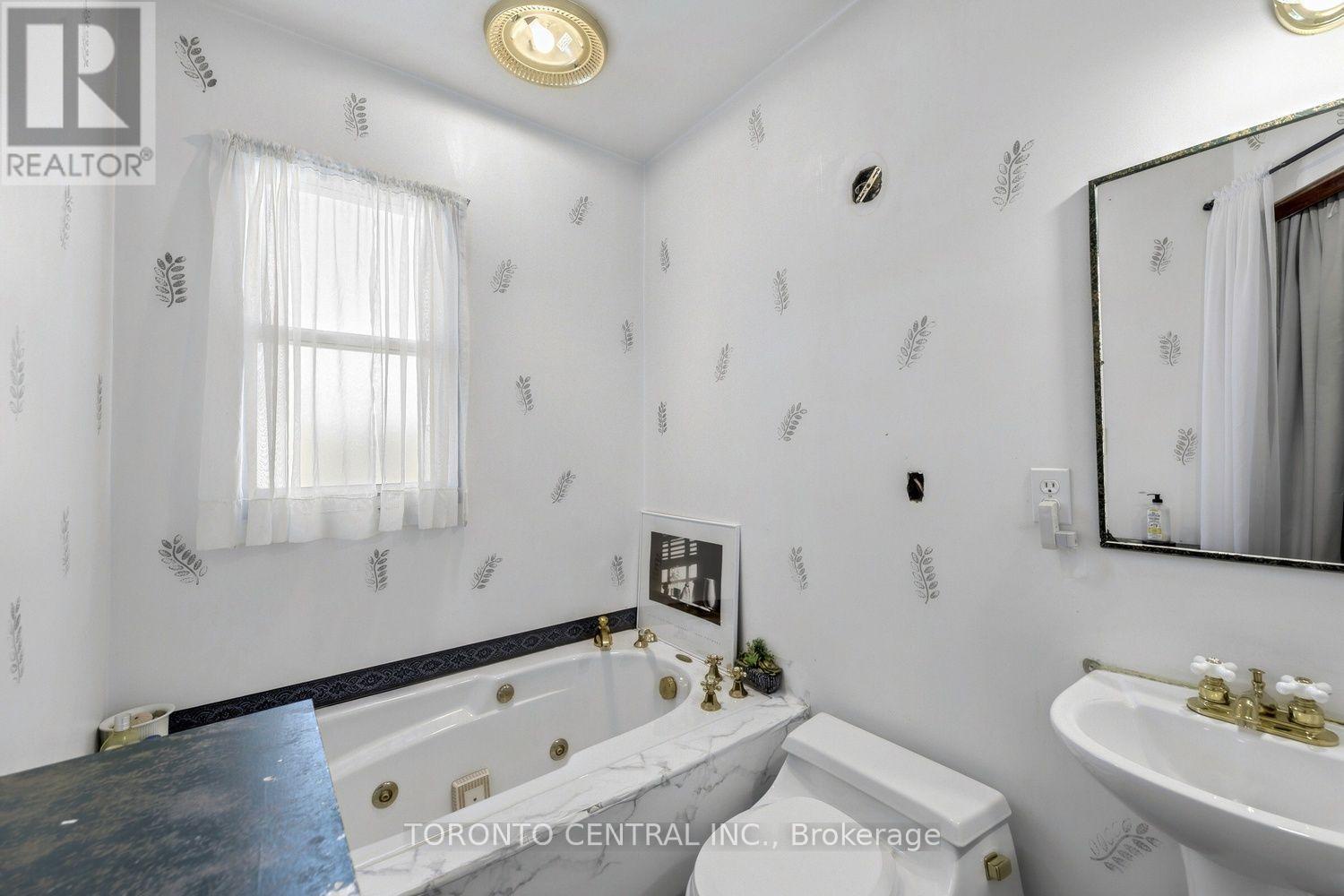 21 Chester Avenue, Toronto (playter Estates-danforth), Ontario