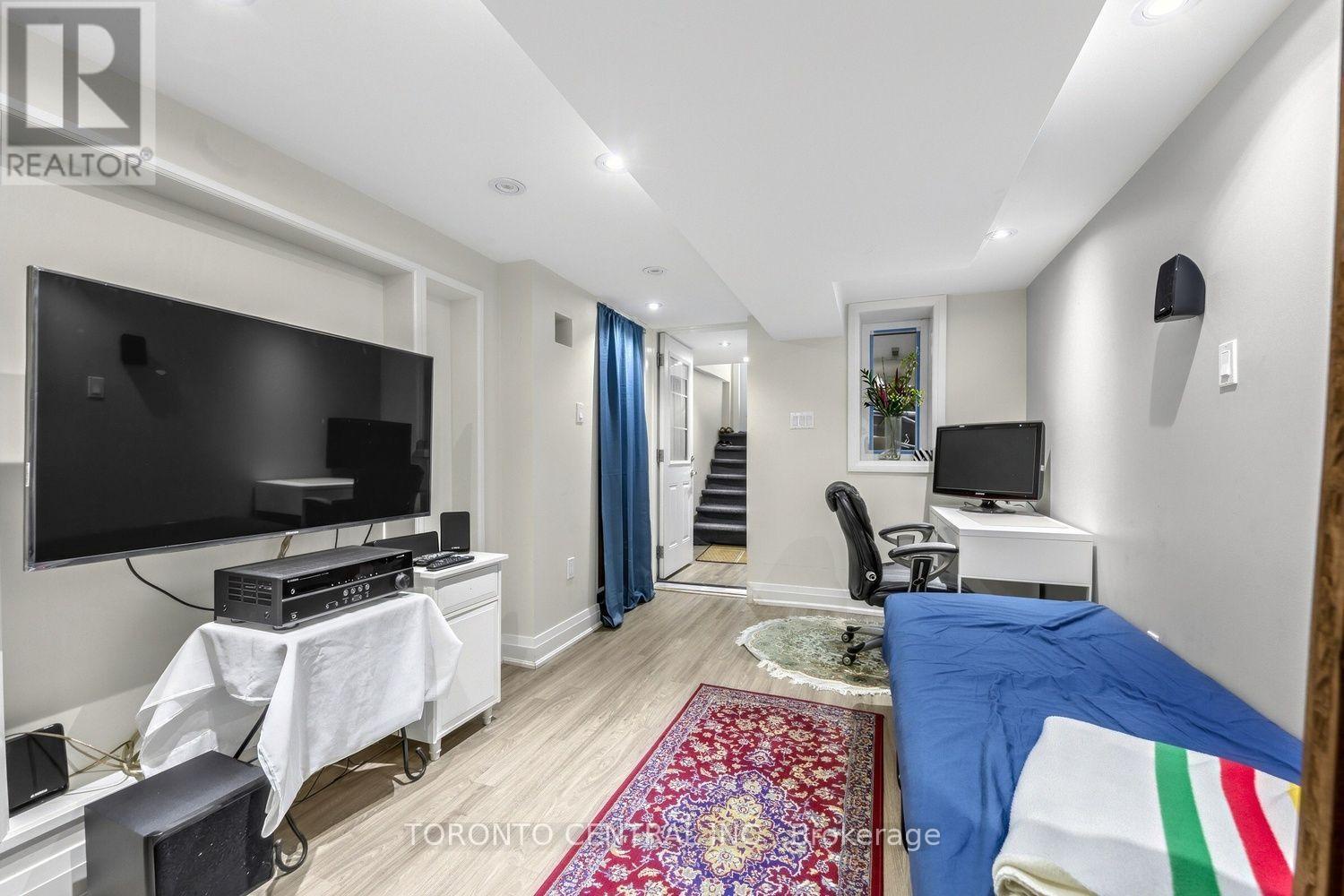 21 Chester Avenue, Toronto (playter Estates-danforth), Ontario