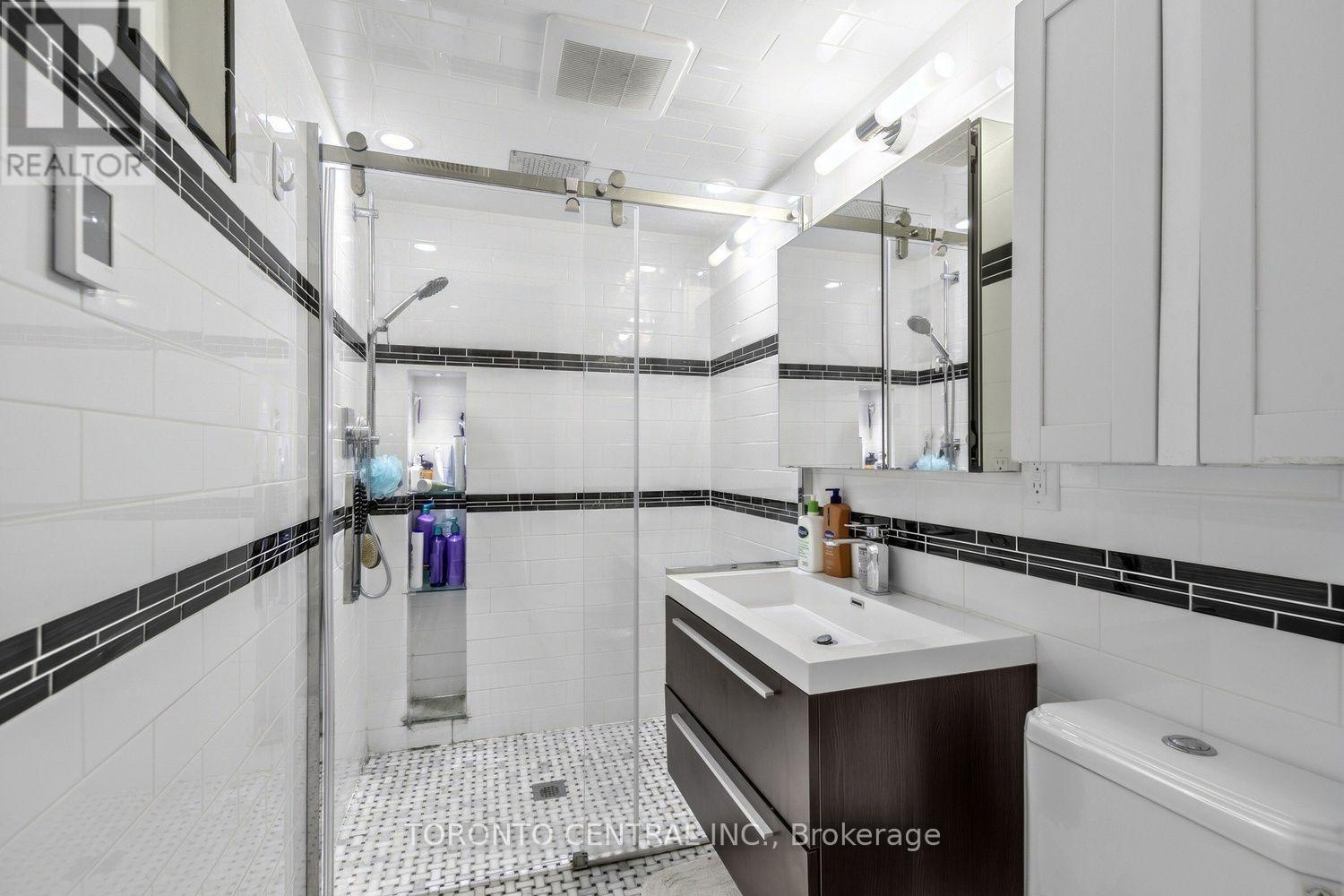 21 Chester Avenue, Toronto (playter Estates-danforth), Ontario