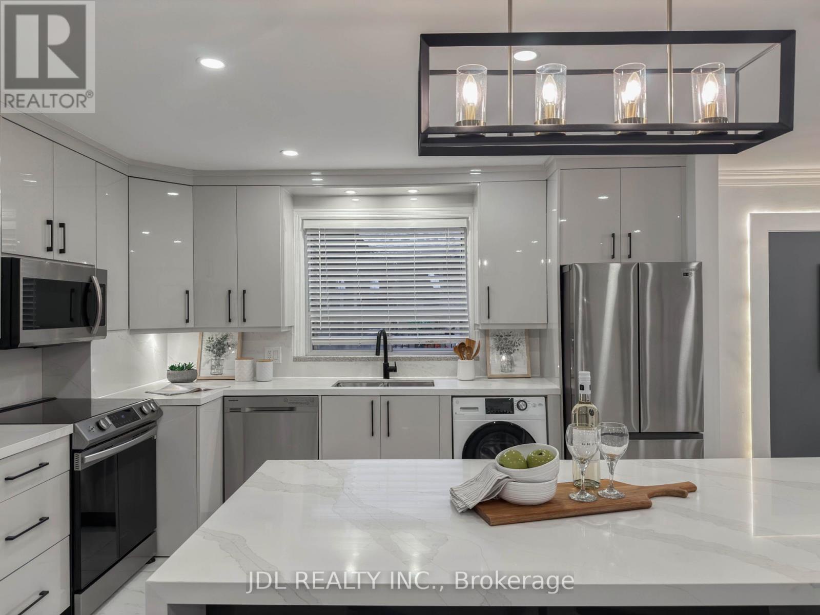 50 Silverview Drive, Toronto (newtonbrook East), Ontario
