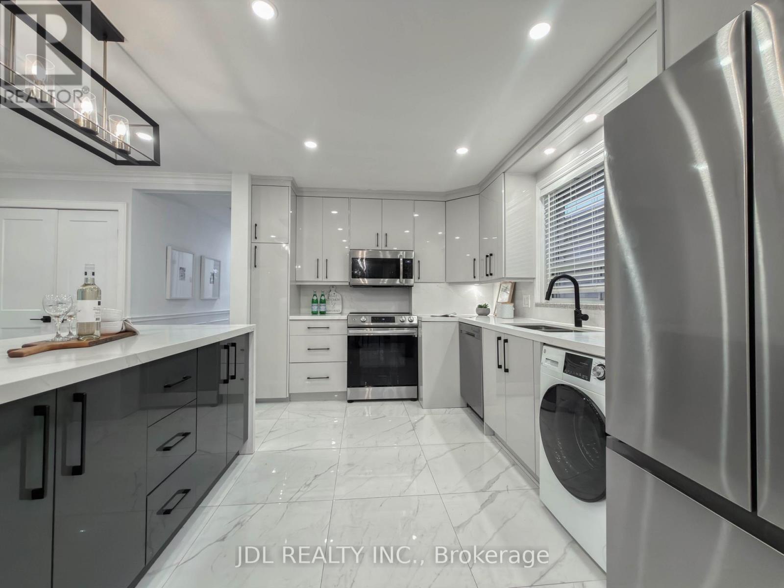 50 Silverview Drive, Toronto (newtonbrook East), Ontario