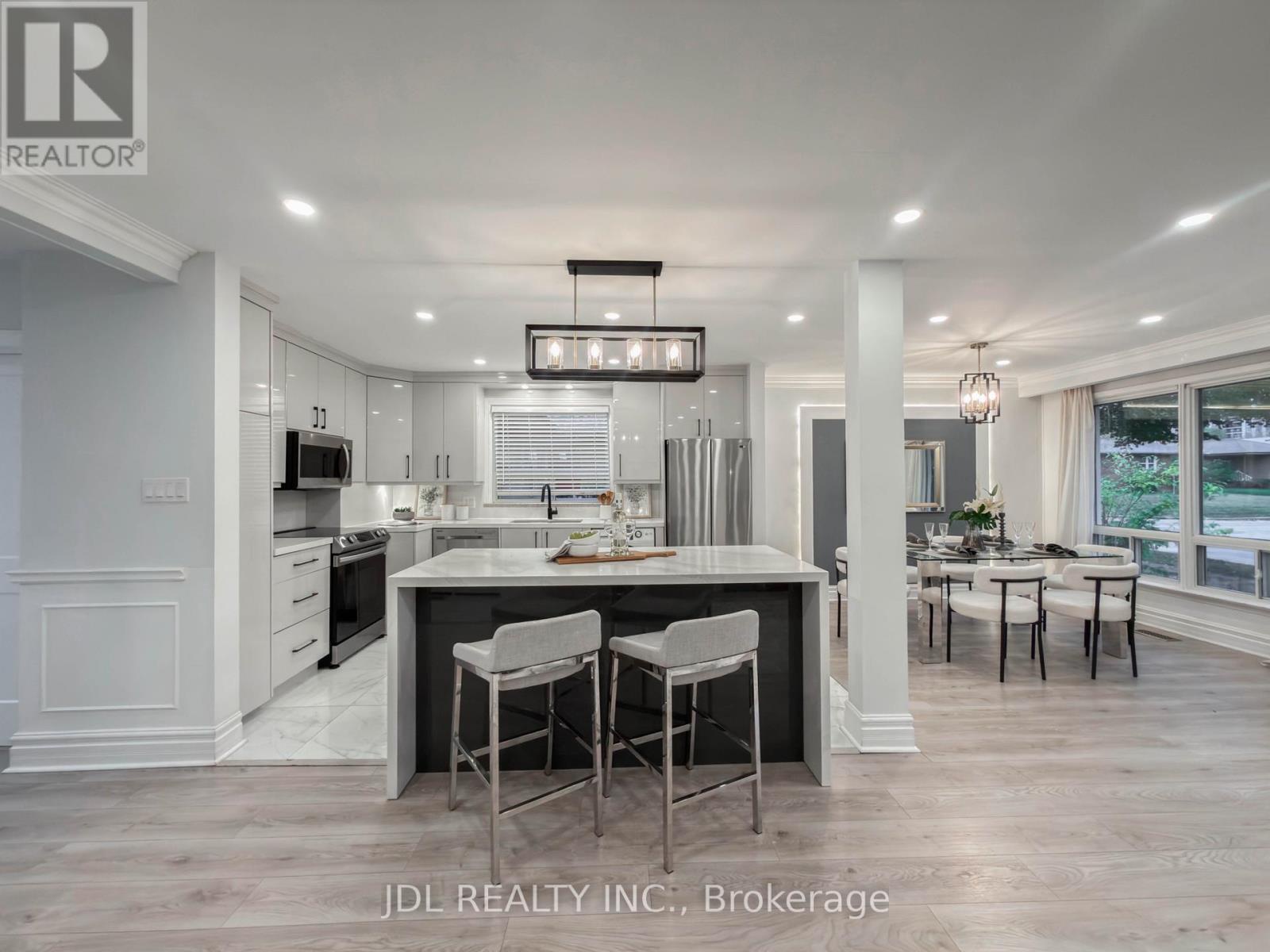 50 Silverview Drive, Toronto (newtonbrook East), Ontario