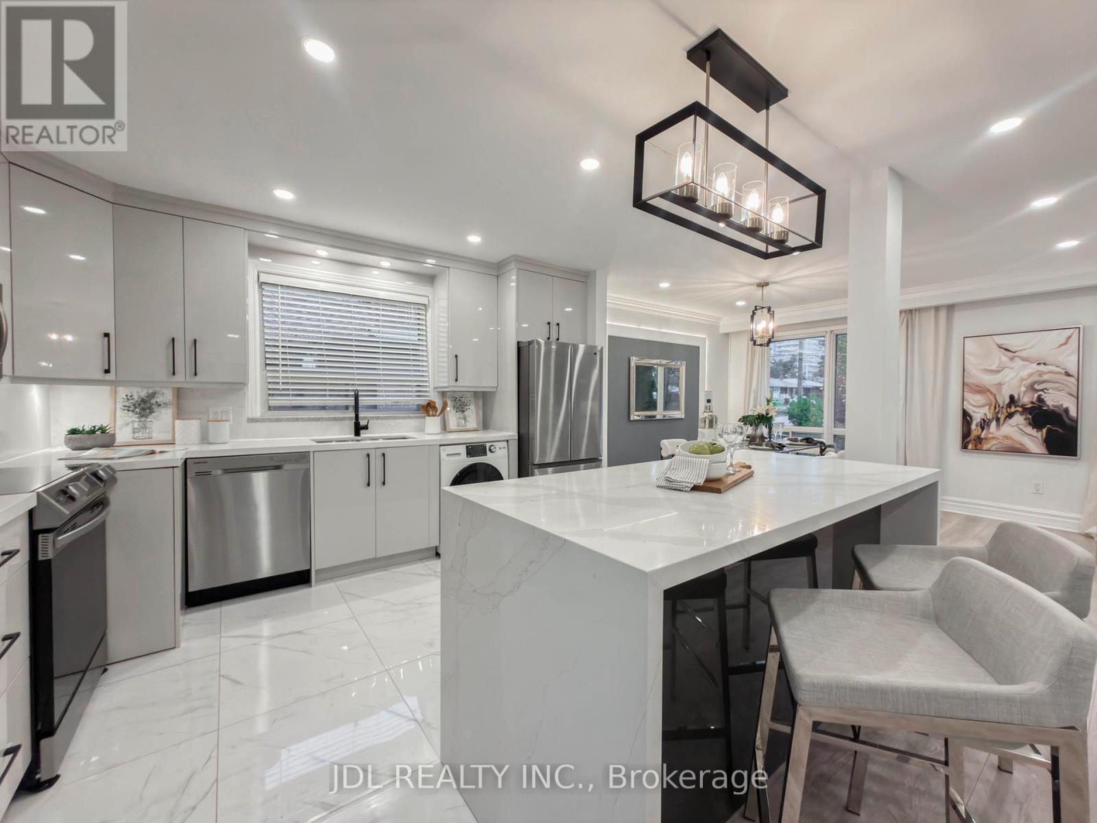50 Silverview Drive, Toronto (newtonbrook East), Ontario