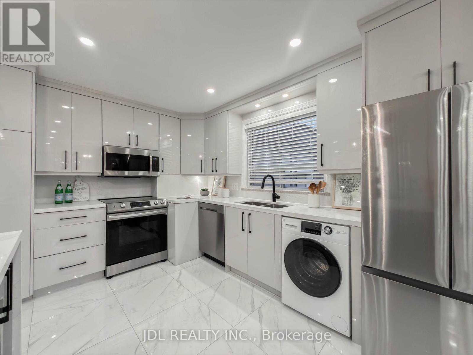 50 Silverview Drive, Toronto (newtonbrook East), Ontario