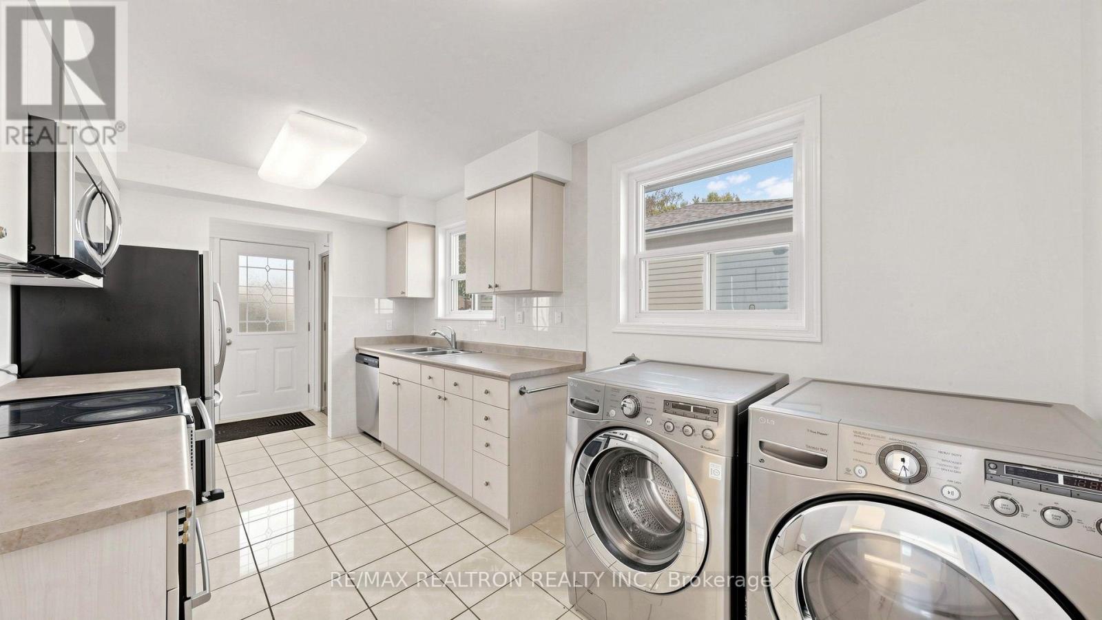 23 Lesgay Crescent, Toronto (don Valley Village), Ontario