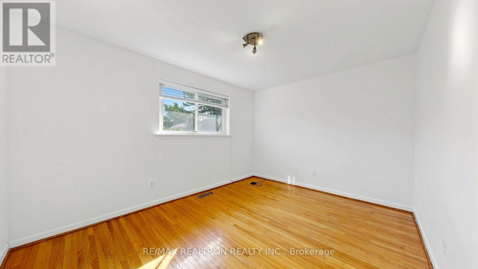23 Lesgay Crescent, Toronto (don Valley Village), Ontario