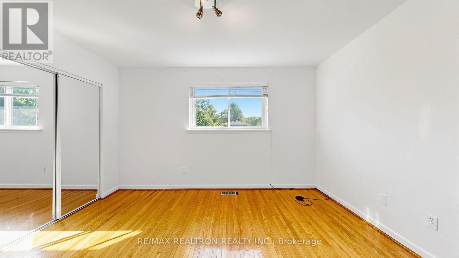 23 Lesgay Crescent, Toronto (don Valley Village), Ontario