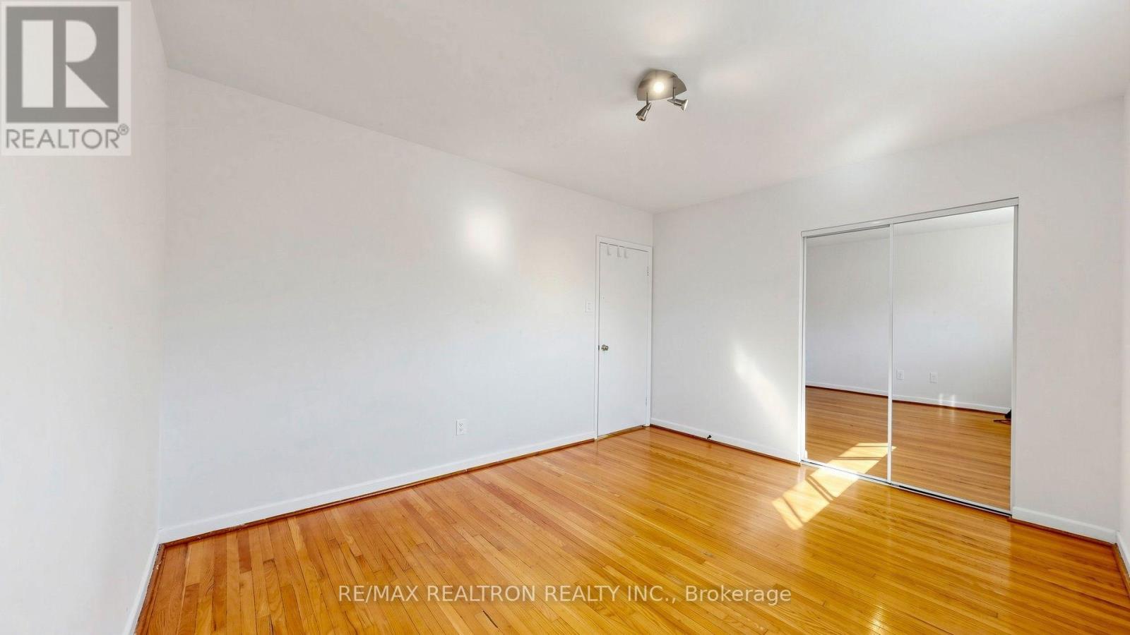 23 Lesgay Crescent, Toronto (don Valley Village), Ontario