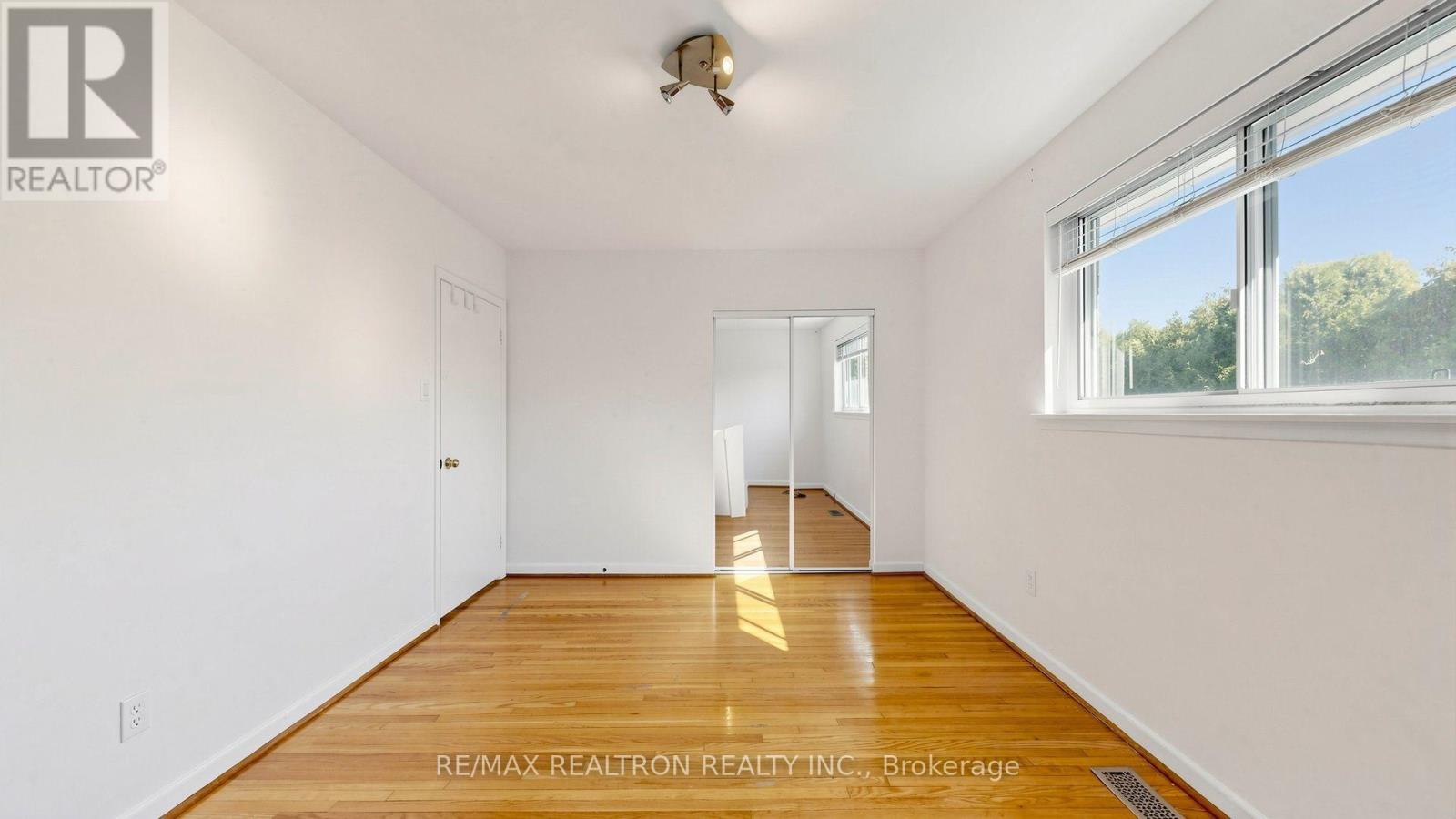 23 Lesgay Crescent, Toronto (don Valley Village), Ontario
