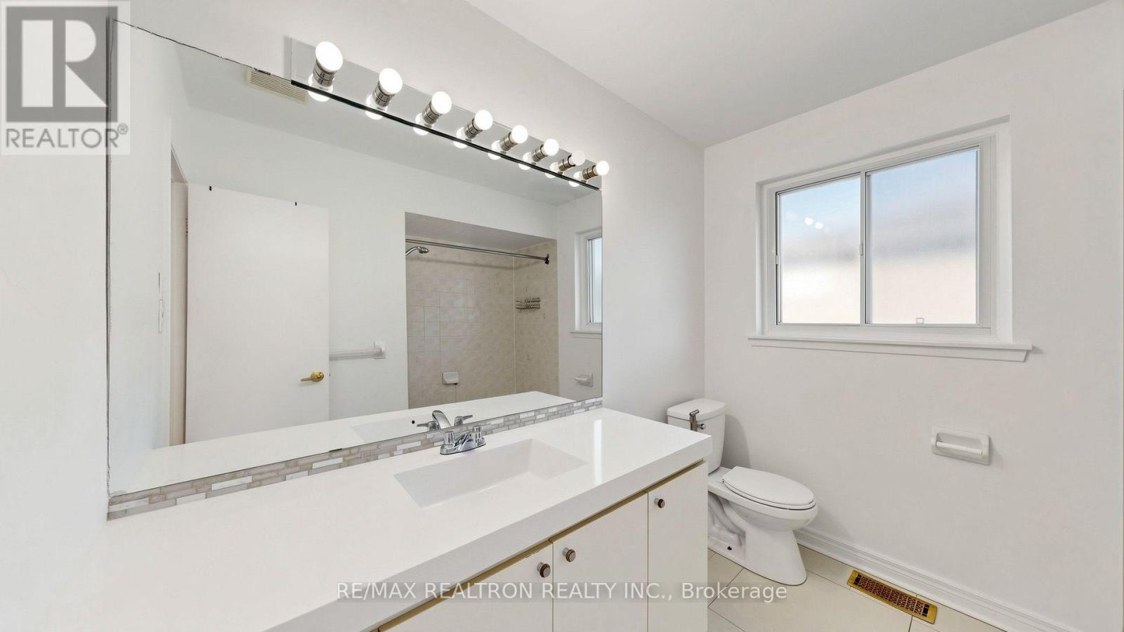 23 Lesgay Crescent, Toronto (don Valley Village), Ontario