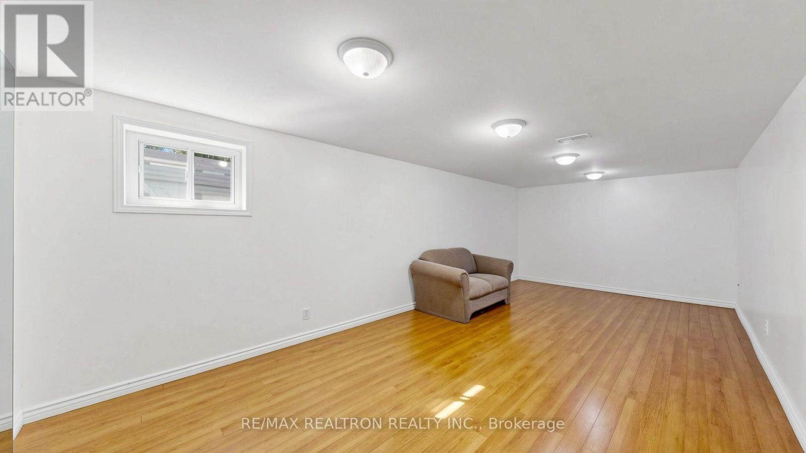 23 Lesgay Crescent, Toronto (don Valley Village), Ontario