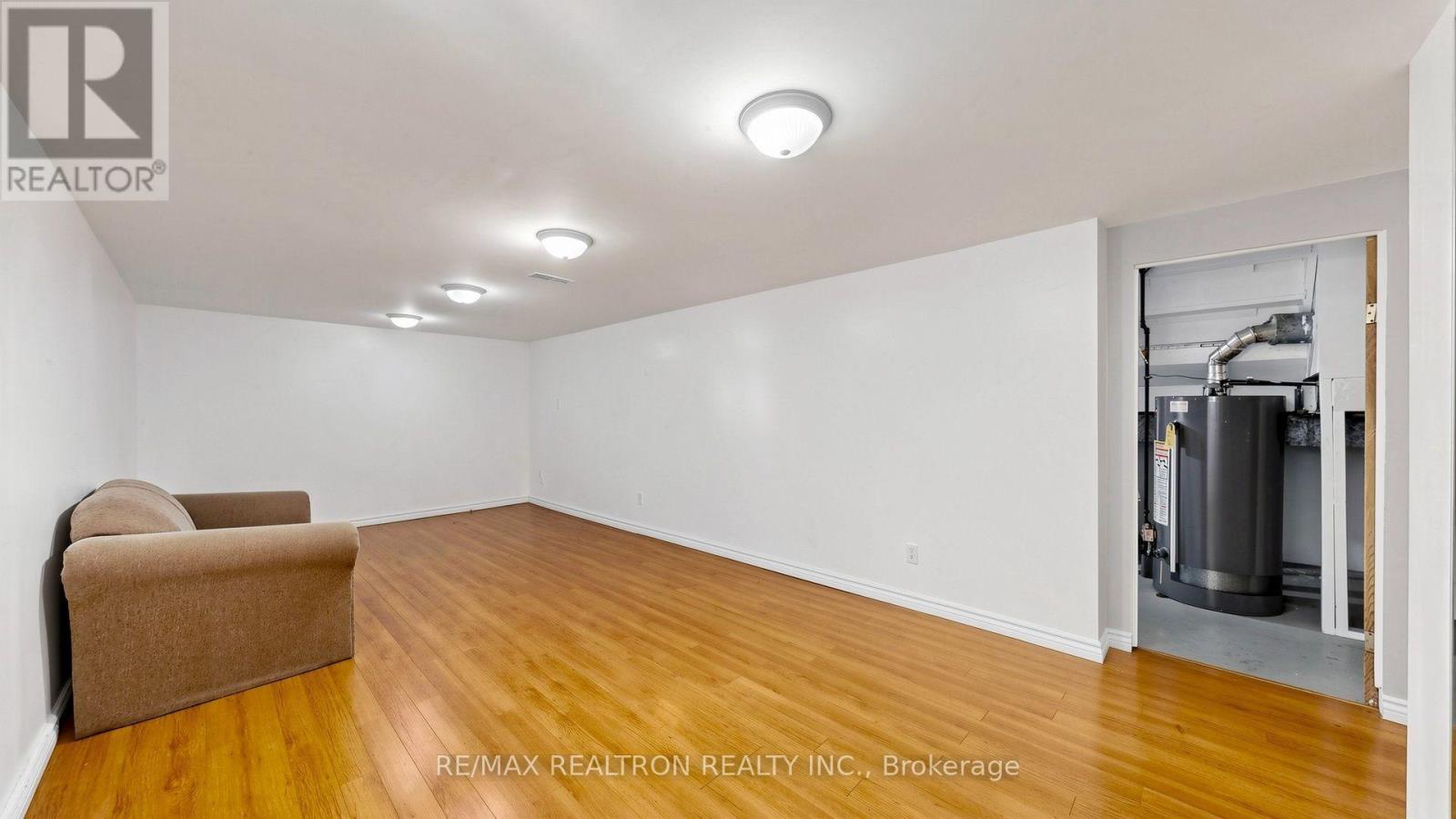23 Lesgay Crescent, Toronto (don Valley Village), Ontario