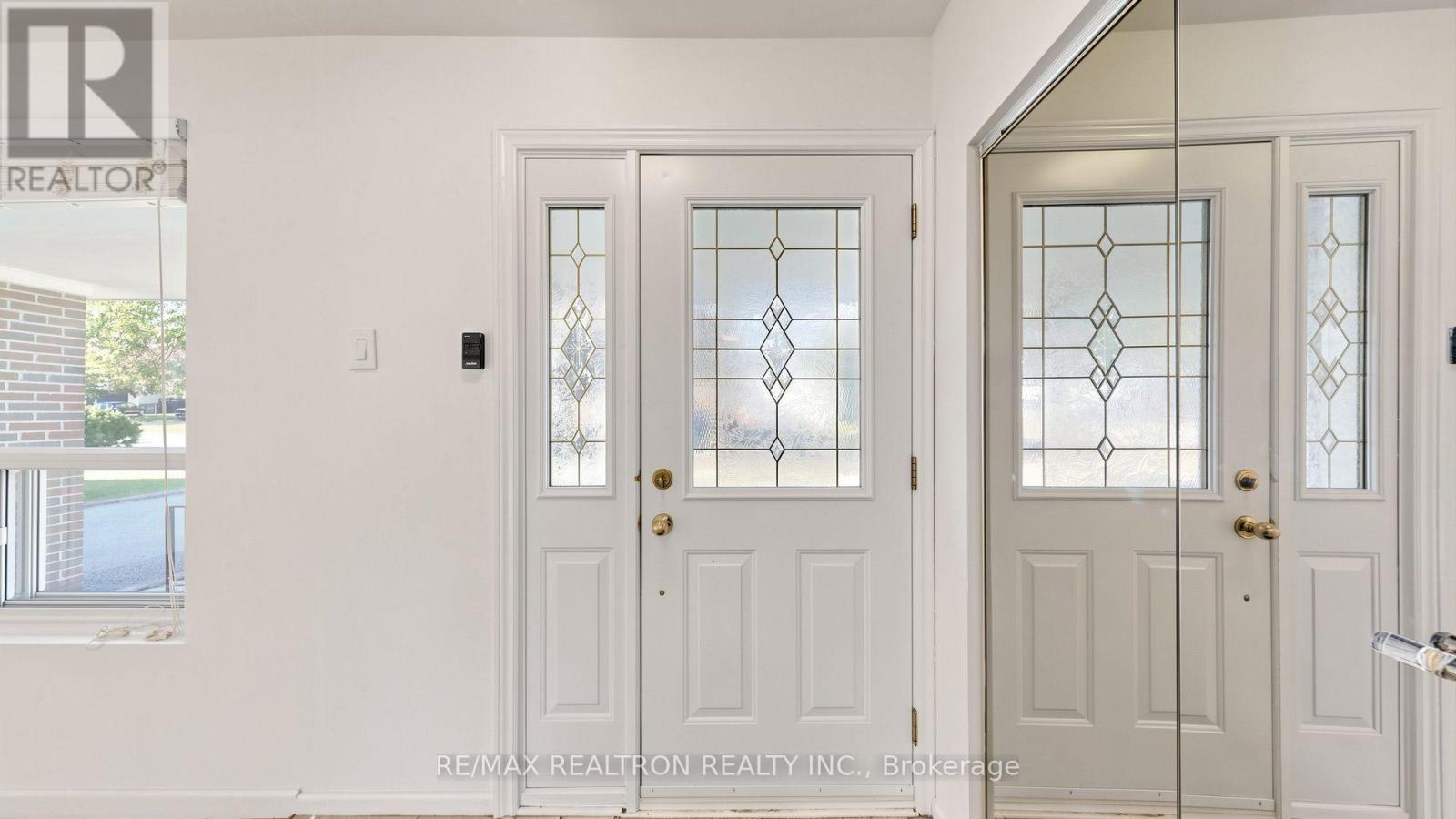 23 Lesgay Crescent, Toronto (don Valley Village), Ontario