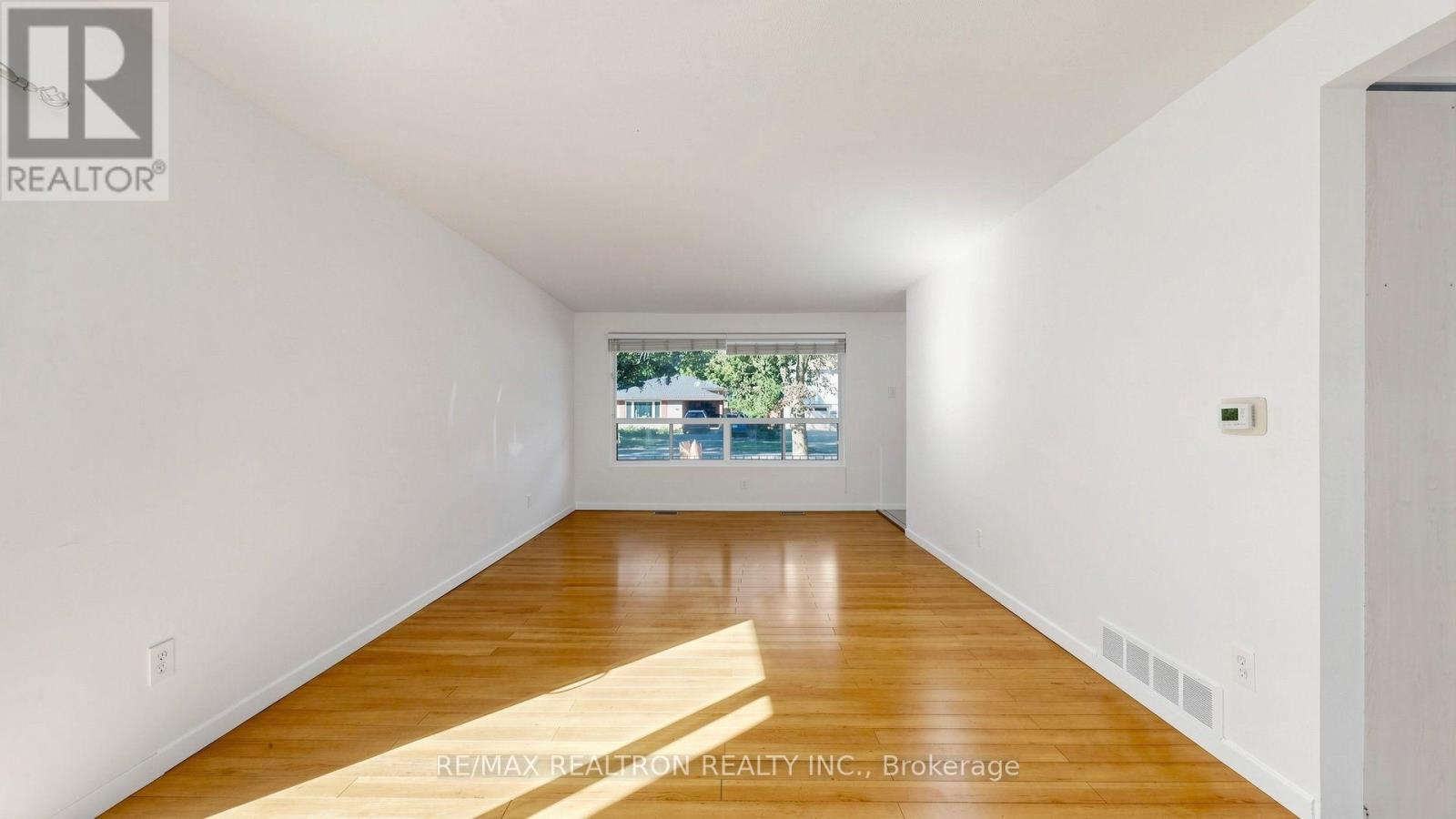 23 Lesgay Crescent, Toronto (don Valley Village), Ontario