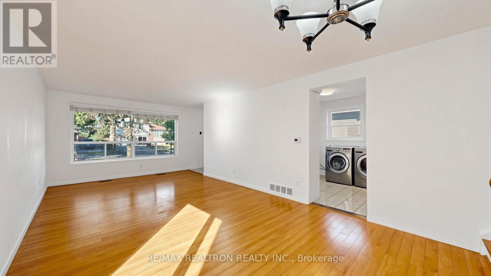 23 Lesgay Crescent, Toronto (don Valley Village), Ontario