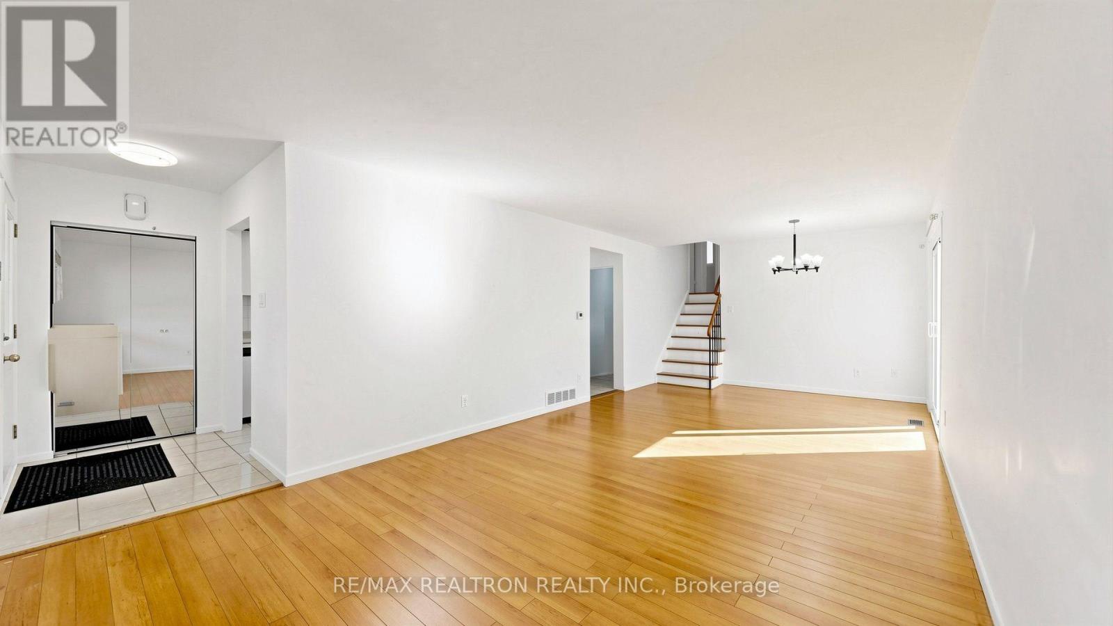 23 Lesgay Crescent, Toronto (don Valley Village), Ontario