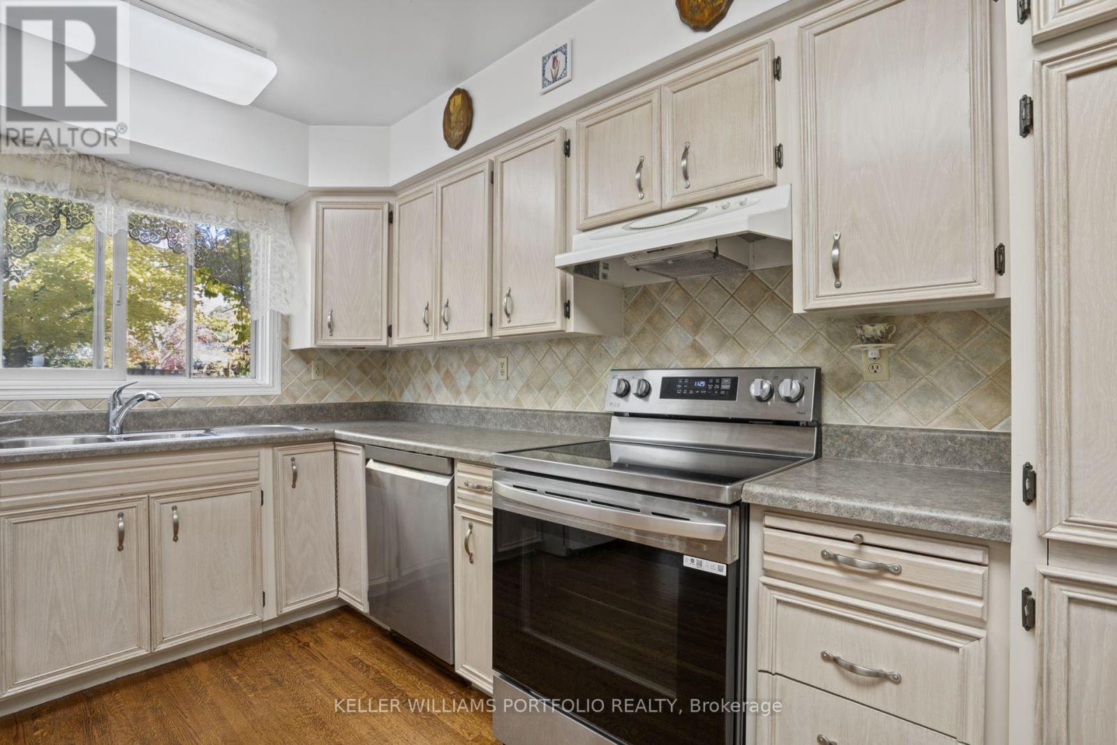 118 Wanless Avenue, Toronto (lawrence Park North), Ontario